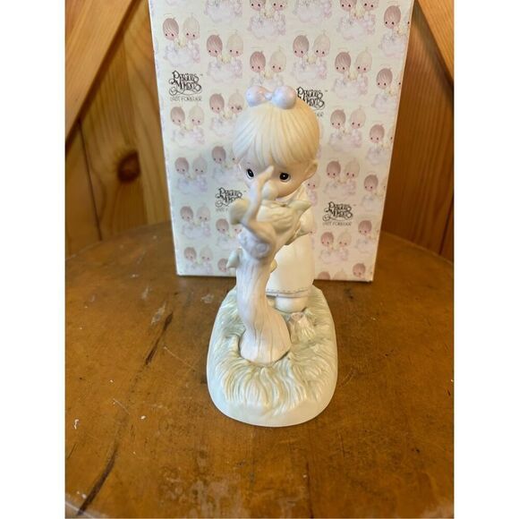 Precious Moments E-0530  His Eye Is On The Sparrow (8425) - Picture 2 of 7